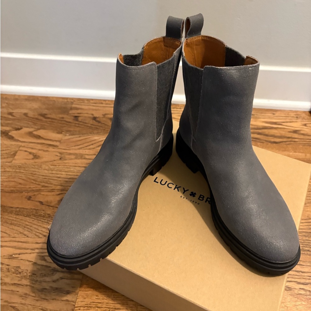 NWT Lucky Brand Chelsea Boot